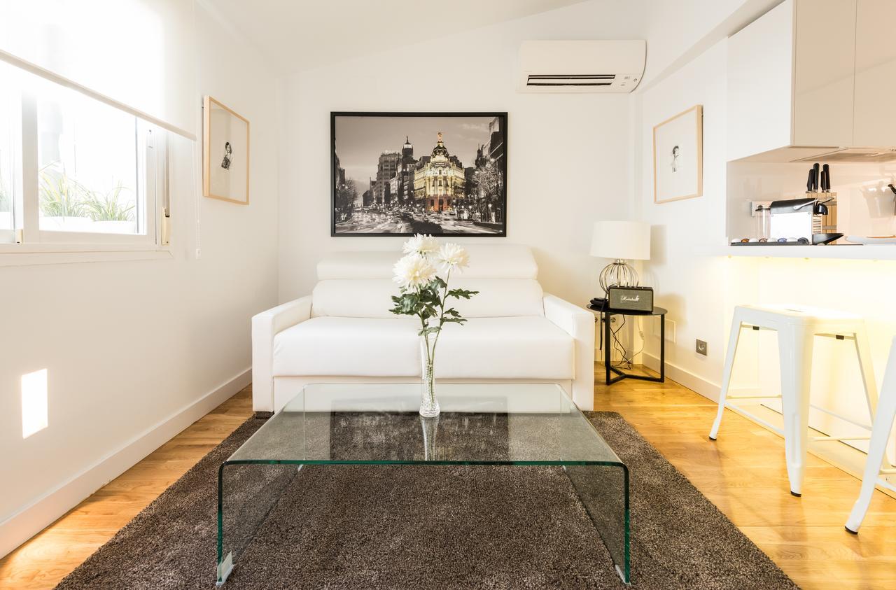 Latina Suite Madrid Room photo